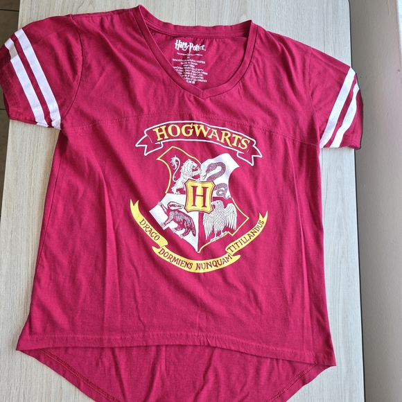 Warner Bros. Other - Hogwarts Red Kids Shirt - Size XLarge